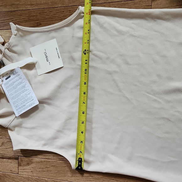 Cream colored top - Picture 8 of 10